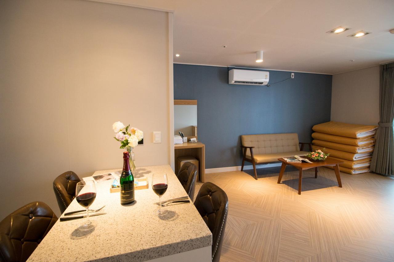 Lium Spa Hostel Yeosu Esterno foto